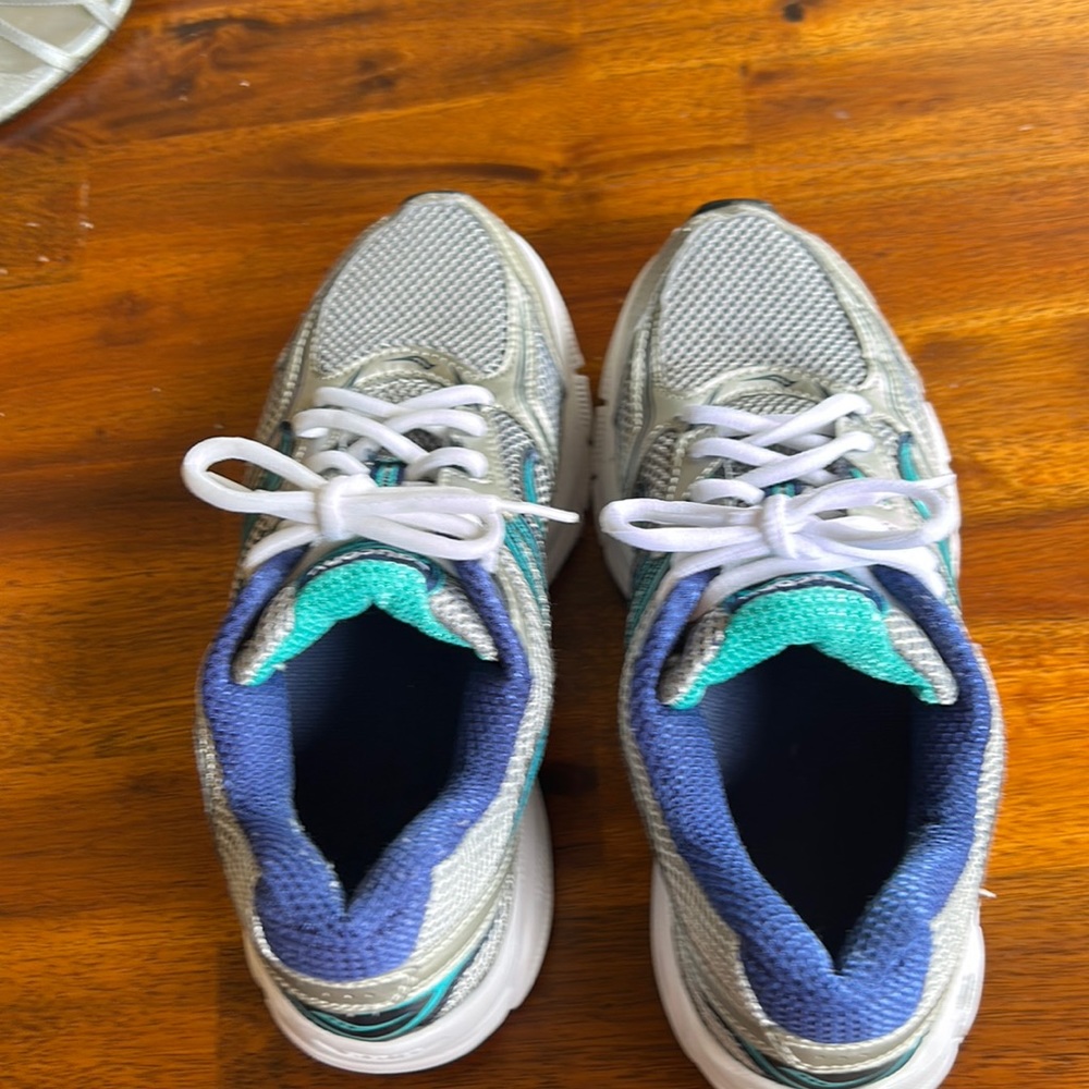Saucing 7.5 Cohesion 9. Hardly worn, showing slight tread wear, but not much.